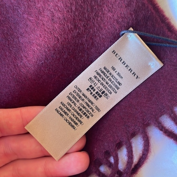 Nwt BURBERRY Classic Cashmere Scarf Embroidered Archive Logo In Burgundy UNISEX - Picture 7 of 7